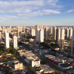 Alex Nabuco dos Santos analisa como os masterplans moldam bairros inteiros e impulsionam o desenvolvimento urbano.