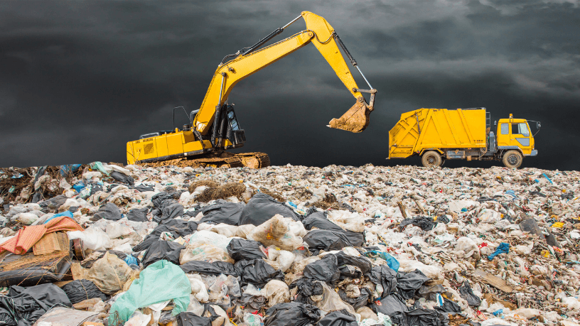 A destinação correta dos resíduos em aterros controlados, e não em lixões, protege o solo, a água e as comunidades, como destaca a Versa Engenharia Ambiental Ltda.