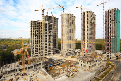 Valderci Malagosini Machado destaca como sistemas construtivos padronizados e de alta precisão são essenciais para o futuro da engenharia civil.