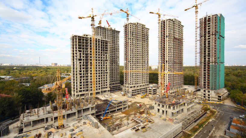 Valderci Malagosini Machado destaca como sistemas construtivos padronizados e de alta precisão são essenciais para o futuro da engenharia civil.