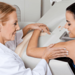 Vinicius Tadeu Sattin Rodrigues analisa como a mamografia se tornou uma ferramenta essencial na gestão em saúde e o que define um rastreamento eficiente.