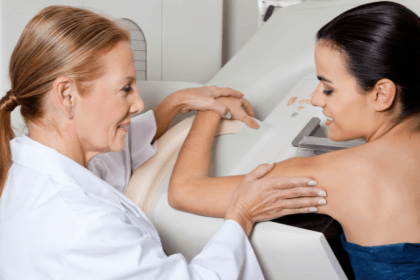 Vinicius Tadeu Sattin Rodrigues analisa como a mamografia se tornou uma ferramenta essencial na gestão em saúde e o que define um rastreamento eficiente.