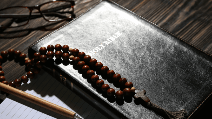 Em O silêncio litúrgico: Confira com Jose Eduardo Oliveira e Silva como funciona essa linguagem sagrada, o recolhimento ganha significado profundo. Produção de Jose Eduardo De Oliveira e Silva.